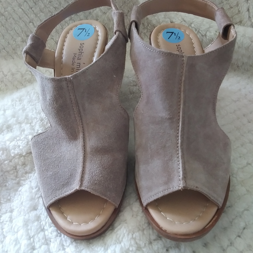 Sophia Milano Sandal 7 1/2 Tan Suede Made in Italy